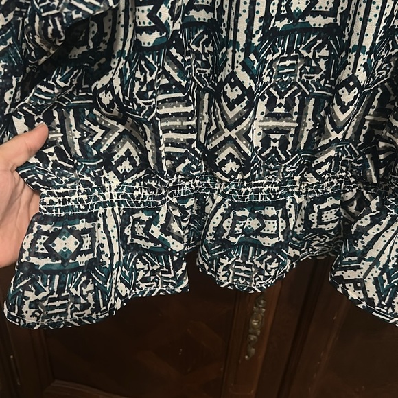 Geometric Black and White Women's Top - Picture 3 of 5